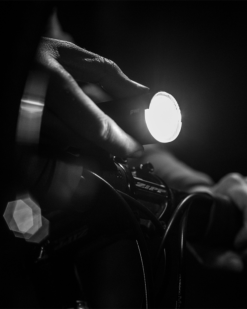 Knog PWR Rider Genopladelig Forlygte, 450 Lumen - Cykellygter med høj lysstyrke 13 Knog PWR Rider Genopladelig Forlygte, 450 Lumen - Cykellygter med høj lysstyrke -Specialized Salgsbutik 20180224 HK D750 0062