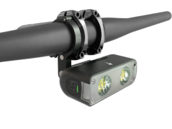 Specialized Flux Genopladelig Forlygte - 850 Lumen - Cykellygter